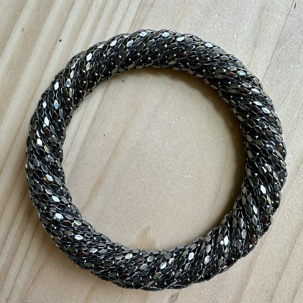 VTG 1970s Bangle Bracelet Size 7.5 Metal Mesh Silver Tone Disco Chic Vibe Rare - Picture 4 of 6